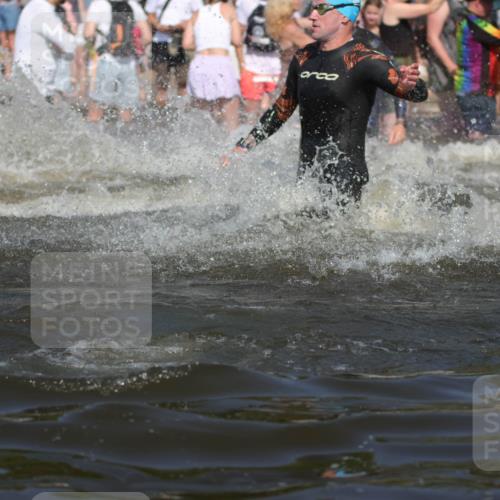 22.06.2025 - Viking Triathlon H.Heesch http://msf.ph/oto/8059342 22.06.2025 10:00:56 Schwimmen 50, 90, 113, 124, 132, 236, 243, 258, 300, 301, 347, 352, 384, 652, 658 meine-sportfotos.de