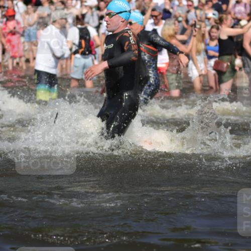 22.06.2025 - Viking Triathlon H.Heesch http://msf.ph/oto/8059347 22.06.2025 10:00:56 Schwimmen 50, 90, 113, 124, 132, 236, 243, 258, 300, 301, 347, 352, 384, 652, 658 meine-sportfotos.de