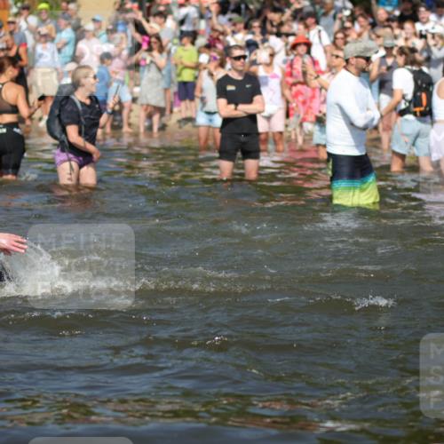 22.06.2025 - Viking Triathlon H.Heesch http://msf.ph/oto/8059385 22.06.2025 10:00:59 Schwimmen 12, 50, 63, 90, 113, 124, 236, 243, 294, 300, 347, 350, 384, 458, 658 meine-sportfotos.de