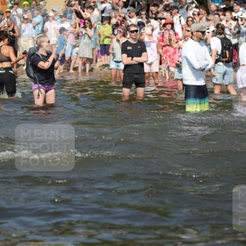 22.06.2025 - Viking Triathlon H.Heesch http://msf.ph/oto/8059389 22.06.2025 10:01:00 Schwimmen 12, 50, 63, 90, 113, 124, 236, 243, 294, 300, 347, 350, 384, 458, 658 meine-sportfotos.de