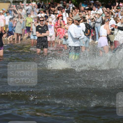 22.06.2025 - Viking Triathlon H.Heesch http://msf.ph/oto/8059400 22.06.2025 10:01:00 Schwimmen 12, 50, 63, 90, 113, 124, 236, 243, 294, 300, 347, 350, 384, 458, 658 meine-sportfotos.de