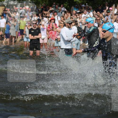 22.06.2025 - Viking Triathlon H.Heesch http://msf.ph/oto/8059408 22.06.2025 10:01:01 Schwimmen 12, 50, 63, 90, 113, 124, 236, 243, 294, 300, 347, 350, 384, 458, 658 meine-sportfotos.de