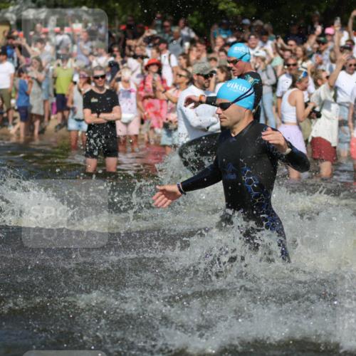 22.06.2025 - Viking Triathlon H.Heesch http://msf.ph/oto/8059417 22.06.2025 10:01:01 Schwimmen 12, 50, 63, 90, 113, 124, 236, 243, 294, 300, 347, 350, 384, 458, 658 meine-sportfotos.de