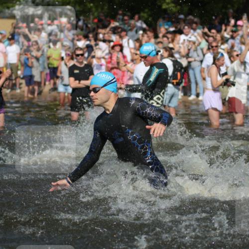 22.06.2025 - Viking Triathlon H.Heesch http://msf.ph/oto/8059425 22.06.2025 10:01:01 Schwimmen 12, 50, 63, 90, 113, 124, 236, 243, 294, 300, 347, 350, 384, 458, 658 meine-sportfotos.de