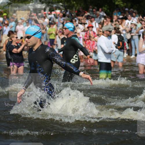 22.06.2025 - Viking Triathlon H.Heesch http://msf.ph/oto/8059439 22.06.2025 10:01:01 Schwimmen 12, 50, 63, 90, 113, 124, 236, 243, 294, 300, 347, 350, 384, 458, 658 meine-sportfotos.de