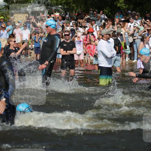 22.06.2025 - Viking Triathlon H.Heesch http://msf.ph/oto/8059442 22.06.2025 10:01:02 Schwimmen 12, 50, 63, 90, 113, 124, 236, 243, 294, 300, 347, 350, 384, 458, 658 meine-sportfotos.de