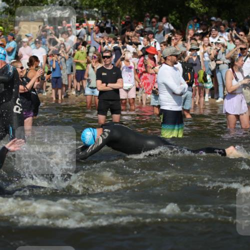 22.06.2025 - Viking Triathlon H.Heesch http://msf.ph/oto/8059457 22.06.2025 10:01:02 Schwimmen 12, 50, 63, 90, 113, 124, 236, 243, 294, 300, 347, 350, 384, 458, 658 meine-sportfotos.de