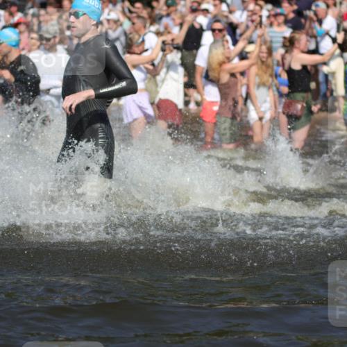 22.06.2025 - Viking Triathlon H.Heesch http://msf.ph/oto/8059489 22.06.2025 10:01:05 Schwimmen 12, 50, 63, 113, 124, 131, 147, 236, 294, 330, 347, 350, 443, 458, 488 meine-sportfotos.de