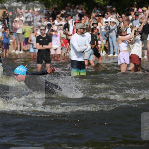 22.06.2025 - Viking Triathlon H.Heesch http://msf.ph/oto/8059507 22.06.2025 10:01:07 Schwimmen 12, 50, 63, 113, 124, 131, 147, 236, 294, 330, 347, 350, 443, 458, 488 meine-sportfotos.de