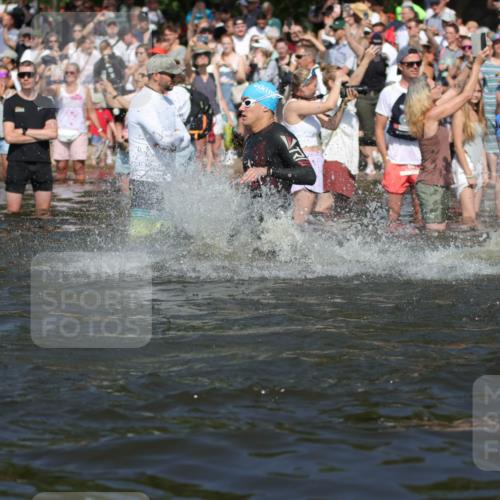 22.06.2025 - Viking Triathlon H.Heesch http://msf.ph/oto/8059581 22.06.2025 10:01:10 Schwimmen 12, 53, 63, 131, 147, 173, 214, 294, 330, 341, 350, 443, 444, 458, 488 meine-sportfotos.de