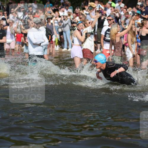22.06.2025 - Viking Triathlon H.Heesch http://msf.ph/oto/8059596 22.06.2025 10:01:12 Schwimmen 12, 53, 63, 131, 147, 173, 214, 294, 330, 341, 350, 443, 444, 458, 488 meine-sportfotos.de