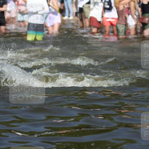 22.06.2025 - Viking Triathlon H.Heesch http://msf.ph/oto/8059627 22.06.2025 10:01:13 Schwimmen 53, 131, 147, 173, 214, 294, 330, 341, 443, 444, 488 meine-sportfotos.de