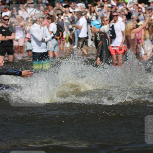 22.06.2025 - Viking Triathlon H.Heesch http://msf.ph/oto/8059668 22.06.2025 10:01:16 Schwimmen 38, 53, 131, 147, 173, 214, 284, 287, 311, 330, 341, 443, 444, 488, 643 meine-sportfotos.de