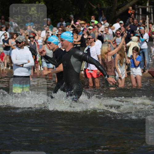 22.06.2025 - Viking Triathlon H.Heesch http://msf.ph/oto/8059745 22.06.2025 10:01:26 Schwimmen 38, 99, 162, 203, 216, 224, 226, 237, 284, 287, 311, 381, 393, 510, 643 meine-sportfotos.de