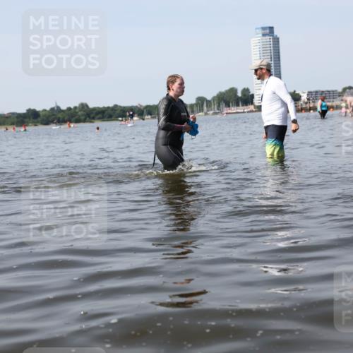22.06.2025 - Viking Triathlon Michael Strokosch http://msf.ph/oto/8059778 22.06.2025 10:53:20 Schwimmen 165, 201, 241, 319 meine-sportfotos.de