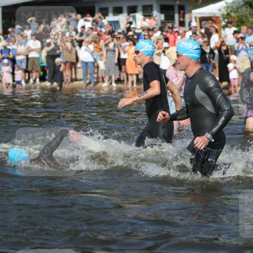 22.06.2025 - Viking Triathlon H.Heesch http://msf.ph/oto/8059791 22.06.2025 10:01:28 Schwimmen 38, 99, 162, 203, 216, 224, 226, 237, 284, 287, 311, 381, 393, 510, 643 meine-sportfotos.de