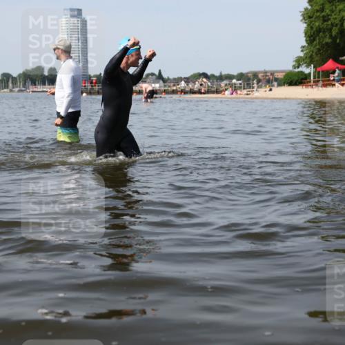 22.06.2025 - Viking Triathlon Michael Strokosch http://msf.ph/oto/8059822 22.06.2025 10:53:26 Schwimmen 201, 241, 319 meine-sportfotos.de