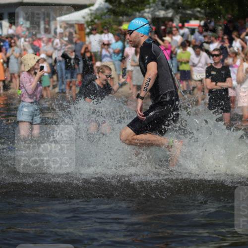 22.06.2025 - Viking Triathlon H.Heesch http://msf.ph/oto/8059904 22.06.2025 10:01:36 Schwimmen 19, 99, 162, 226, 237, 272, 320, 344, 399, 438, 461, 507, 510, 604, 626 meine-sportfotos.de