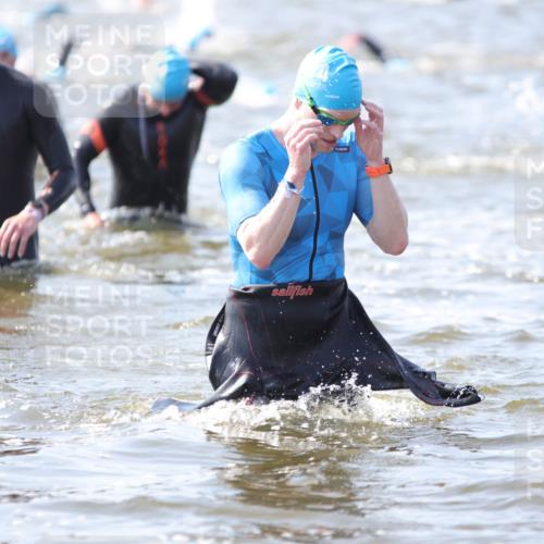 22.06.2025 - Viking Triathlon H.Heesch http://msf.ph/oto/8059912 22.06.2025 10:34:17 Schwimmen 46, 70, 294, 297, 306, 366, 430, 486, 520, 527, 546, 618, 635 meine-sportfotos.de