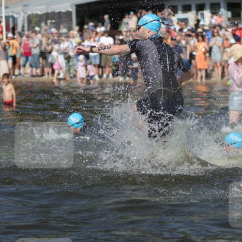 22.06.2025 - Viking Triathlon H.Heesch http://msf.ph/oto/8059926 22.06.2025 10:01:37 Schwimmen 19, 99, 162, 226, 237, 272, 320, 344, 399, 438, 461, 507, 510, 604, 626 meine-sportfotos.de