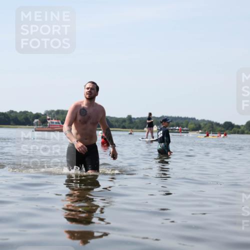22.06.2025 - Viking Triathlon Michael Strokosch http://msf.ph/oto/8059938 22.06.2025 10:54:44 Schwimmen 305 meine-sportfotos.de