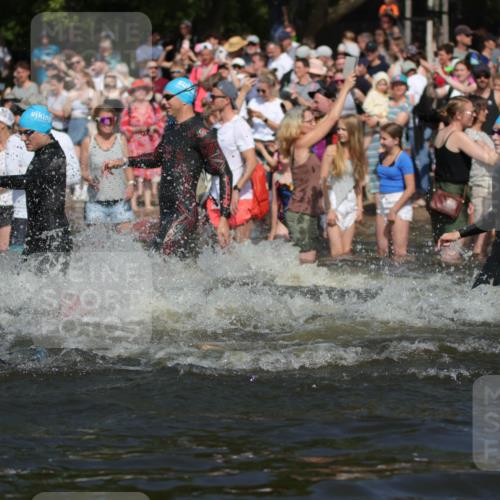 22.06.2025 - Viking Triathlon H.Heesch http://msf.ph/oto/8059964 22.06.2025 10:01:42 Schwimmen 19, 33, 170, 272, 310, 320, 344, 399, 438, 461, 496, 507, 555, 604, 626 meine-sportfotos.de