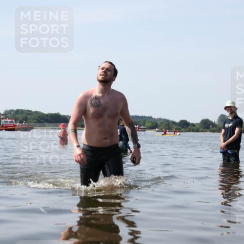 22.06.2025 - Viking Triathlon Michael Strokosch http://msf.ph/oto/8059989 22.06.2025 10:54:46 Schwimmen 305 meine-sportfotos.de