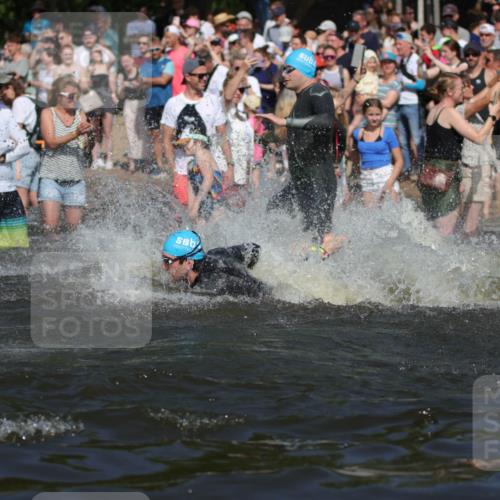 22.06.2025 - Viking Triathlon H.Heesch http://msf.ph/oto/8060020 22.06.2025 10:01:50 Schwimmen 3, 17, 33, 80, 91, 125, 158, 170, 271, 304, 310, 355, 496, 555, 618 meine-sportfotos.de