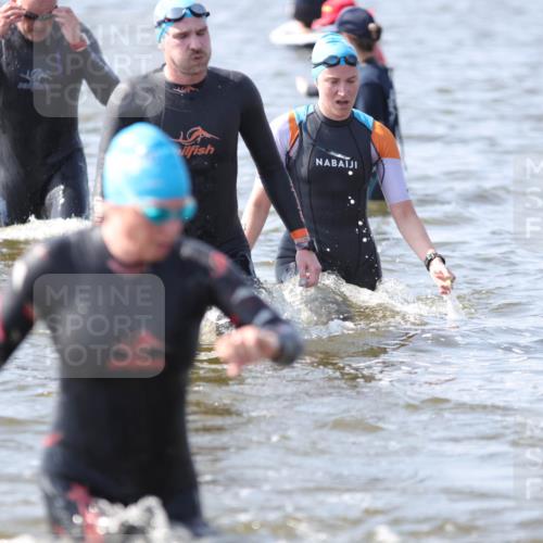 22.06.2025 - Viking Triathlon H.Heesch http://msf.ph/oto/8060028 22.06.2025 10:34:46 Schwimmen 17, 43, 77, 114, 161, 247, 284, 323, 341, 434, 475, 548, 550 meine-sportfotos.de