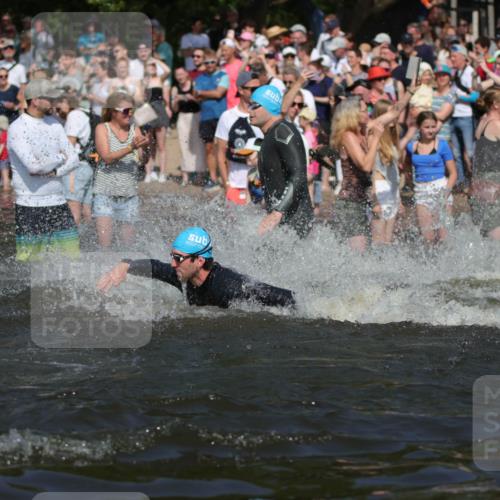 22.06.2025 - Viking Triathlon H.Heesch http://msf.ph/oto/8060029 22.06.2025 10:01:51 Schwimmen 3, 17, 33, 80, 91, 125, 158, 170, 271, 304, 310, 355, 496, 555, 618 meine-sportfotos.de