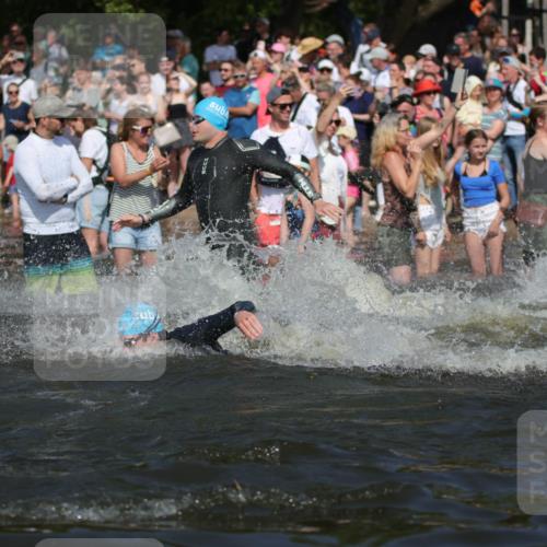 22.06.2025 - Viking Triathlon H.Heesch http://msf.ph/oto/8060034 22.06.2025 10:01:51 Schwimmen 3, 17, 33, 80, 91, 125, 158, 170, 271, 304, 310, 355, 496, 555, 618 meine-sportfotos.de