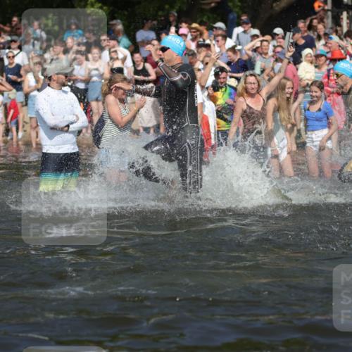 22.06.2025 - Viking Triathlon H.Heesch http://msf.ph/oto/8060043 22.06.2025 10:01:55 Schwimmen 3, 17, 80, 91, 125, 158, 271, 278, 299, 304, 355, 435, 449, 551, 618 meine-sportfotos.de