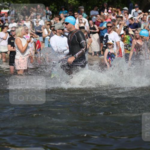 22.06.2025 - Viking Triathlon H.Heesch http://msf.ph/oto/8060050 22.06.2025 10:01:56 Schwimmen 3, 17, 80, 91, 125, 158, 271, 278, 299, 304, 355, 435, 449, 551, 618 meine-sportfotos.de
