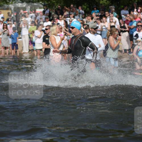 22.06.2025 - Viking Triathlon H.Heesch http://msf.ph/oto/8060056 22.06.2025 10:01:56 Schwimmen 3, 17, 80, 91, 125, 158, 271, 278, 299, 304, 355, 435, 449, 551, 618 meine-sportfotos.de