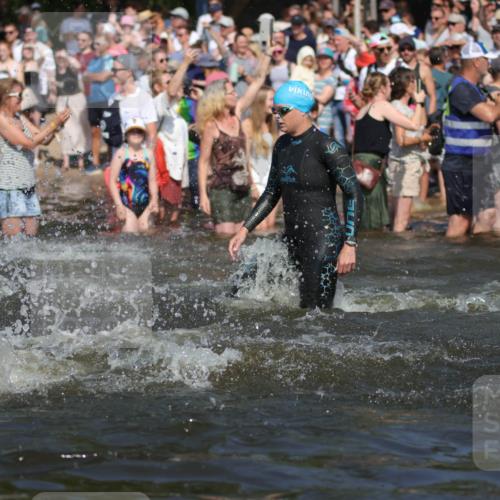 22.06.2025 - Viking Triathlon H.Heesch http://msf.ph/oto/8060064 22.06.2025 10:01:57 Schwimmen 3, 17, 80, 91, 125, 158, 271, 278, 299, 304, 355, 435, 449, 551, 618 meine-sportfotos.de