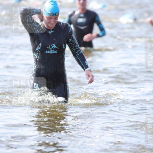 22.06.2025 - Viking Triathlon H.Heesch http://msf.ph/oto/8060068 22.06.2025 10:34:53 Schwimmen 17, 43, 77, 157, 161, 434, 475, 495, 548, 550, 660 meine-sportfotos.de