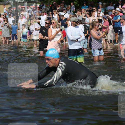 22.06.2025 - Viking Triathlon H.Heesch http://msf.ph/oto/8060155 22.06.2025 10:02:04 Schwimmen 17, 91, 107, 127, 137, 149, 278, 299, 365, 387, 415, 435, 449, 492, 551 meine-sportfotos.de
