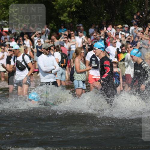 22.06.2025 - Viking Triathlon H.Heesch http://msf.ph/oto/8060207 22.06.2025 10:02:11 Schwimmen 21, 107, 127, 137, 139, 149, 207, 247, 309, 365, 382, 387, 415, 492, 522 meine-sportfotos.de
