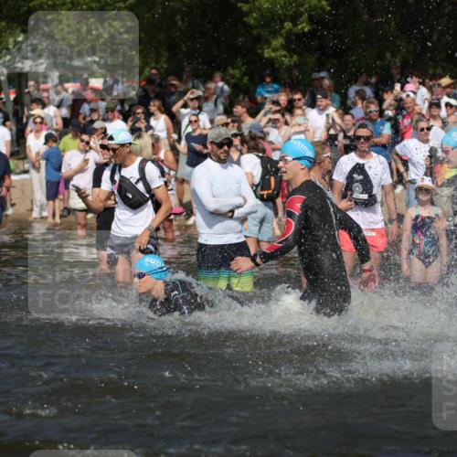 22.06.2025 - Viking Triathlon H.Heesch http://msf.ph/oto/8060210 22.06.2025 10:02:11 Schwimmen 21, 107, 127, 137, 139, 149, 207, 247, 309, 365, 382, 387, 415, 492, 522 meine-sportfotos.de