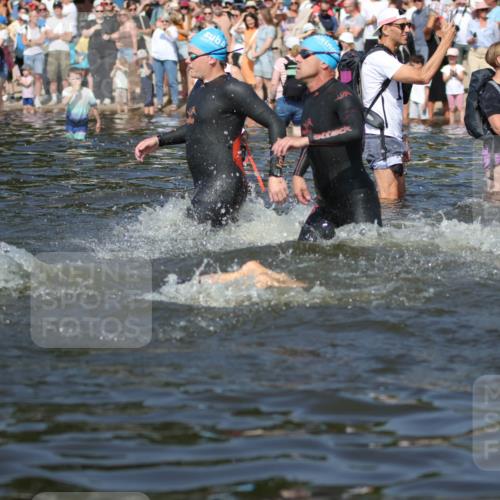 22.06.2025 - Viking Triathlon H.Heesch http://msf.ph/oto/8060307 22.06.2025 10:02:18 Schwimmen 21, 75, 107, 139, 149, 207, 247, 255, 309, 331, 382, 387, 464, 469, 522 meine-sportfotos.de