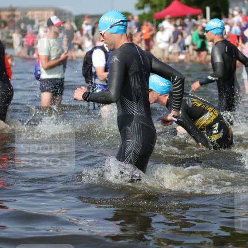 22.06.2025 - Viking Triathlon H.Heesch http://msf.ph/oto/8060512 22.06.2025 10:02:34 Schwimmen 78, 103, 114, 161, 180, 188, 189, 193, 264, 283, 297, 513, 520, 532, 546, 549 meine-sportfotos.de