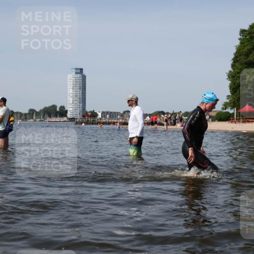 22.06.2025 - Viking Triathlon Michael Strokosch http://msf.ph/oto/8060523 22.06.2025 10:43:53 Schwimmen 41, 249, 362, 442, 531, 627 meine-sportfotos.de