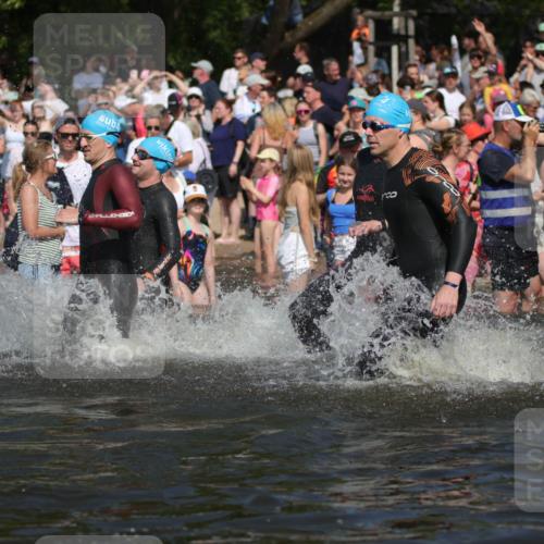 22.06.2025 - Viking Triathlon H.Heesch http://msf.ph/oto/8060554 22.06.2025 10:02:42 Schwimmen 98, 114, 161, 193, 264, 297, 323, 366, 427, 429, 430, 486, 513, 546, 552 meine-sportfotos.de