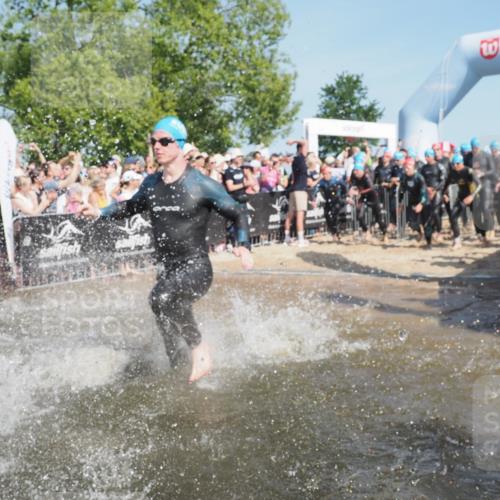 22.06.2025 - Viking Triathlon KatJ http://msf.ph/oto/8060596 22.06.2025 10:00:39 Schwimmen 1, 7, 8, 9, 11, 13, 30, 45, 87, 145, 178, 184, 196, 200, 289, 306, 368, 374, 401, 414, 491, 526, 534, 612, 613, 616, 623, 628, 641, 642, 651 meine-sportfotos.de