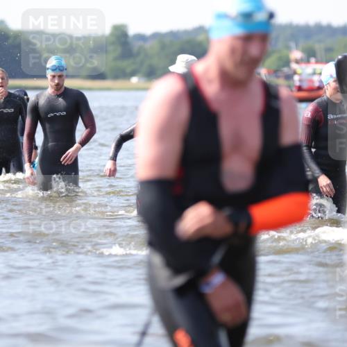 22.06.2025 - Viking Triathlon H.Heesch http://msf.ph/oto/8061001 22.06.2025 10:38:48 Schwimmen 26, 40, 57, 85, 135, 164, 181, 185, 210, 211, 215, 315, 327, 336, 408, 416, 451 meine-sportfotos.de