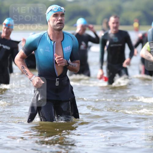 22.06.2025 - Viking Triathlon H.Heesch http://msf.ph/oto/8061052 22.06.2025 10:38:59 Schwimmen 26, 40, 57, 79, 148, 181, 185, 210, 211, 295, 336, 351, 408, 416, 451, 654 meine-sportfotos.de