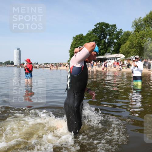 22.06.2025 - Viking Triathlon Michael Strokosch http://msf.ph/oto/8061127 22.06.2025 10:24:50 Schwimmen 4, 329, 521 meine-sportfotos.de