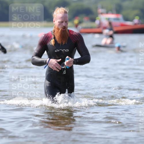 22.06.2025 - Viking Triathlon H.Heesch http://msf.ph/oto/8061215 22.06.2025 10:39:49 Schwimmen 25, 29, 86, 244, 283, 423, 437, 518 meine-sportfotos.de