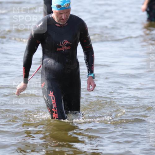 22.06.2025 - Viking Triathlon H.Heesch http://msf.ph/oto/8061491 22.06.2025 10:41:18 Schwimmen 54, 94, 314, 376, 390, 631 meine-sportfotos.de