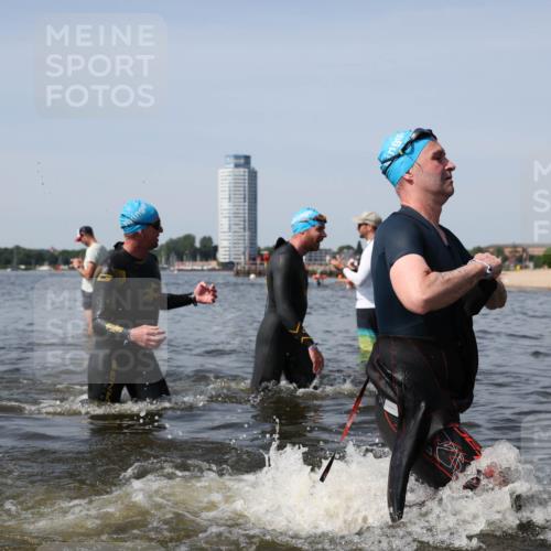 22.06.2025 - Viking Triathlon Michael Strokosch http://msf.ph/oto/8061513 22.06.2025 10:46:21 Schwimmen 60, 121, 144, 213, 225, 406 meine-sportfotos.de